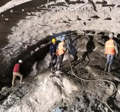 湖口拱顶带模注浆料的施工流程及注意事项